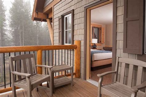 hotels and cabins inside yellowstone park
